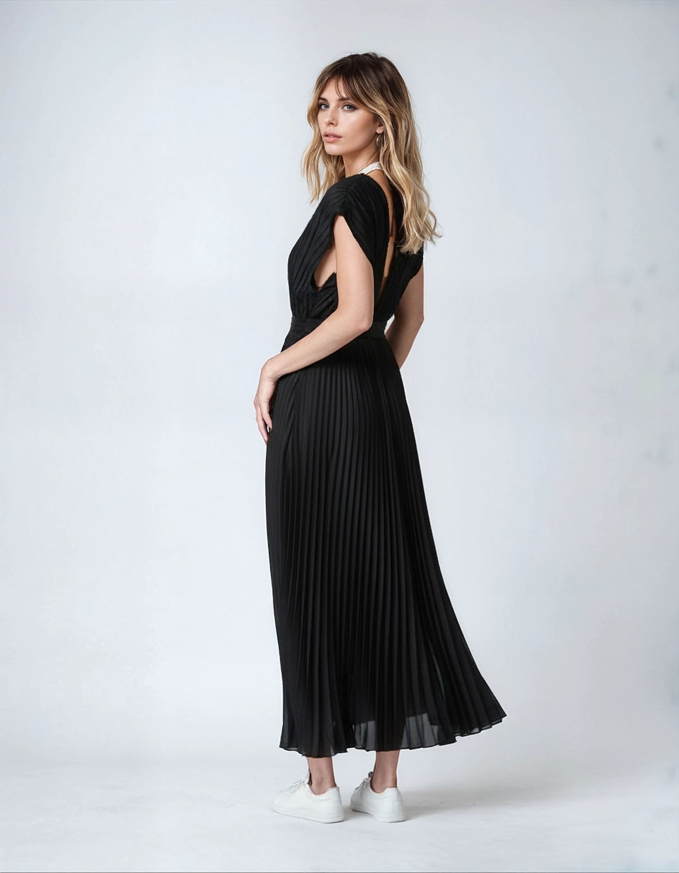 Amelia™ Sleeveless Pleated Midi Dress
